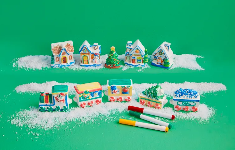 DYI CHRISTMAS COLOR-ME TRAIN & VILLAGE SETS